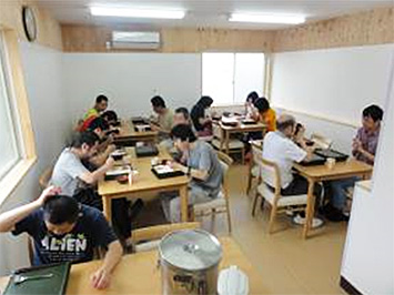 受注軽作業(ボールペンの組立て等)を行うグループ